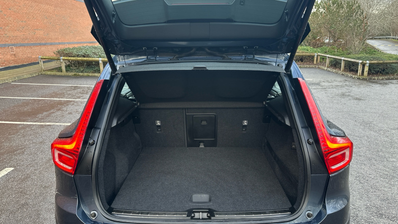 Volvo Xc40 2.0 B4P Inscription Pro 5dr Auto Petrol Estate